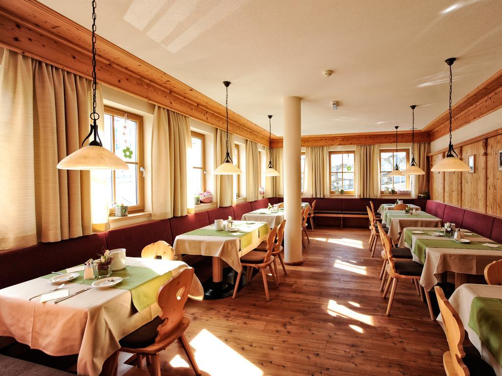 Hotel Roeck Garni Фис Екстериор снимка