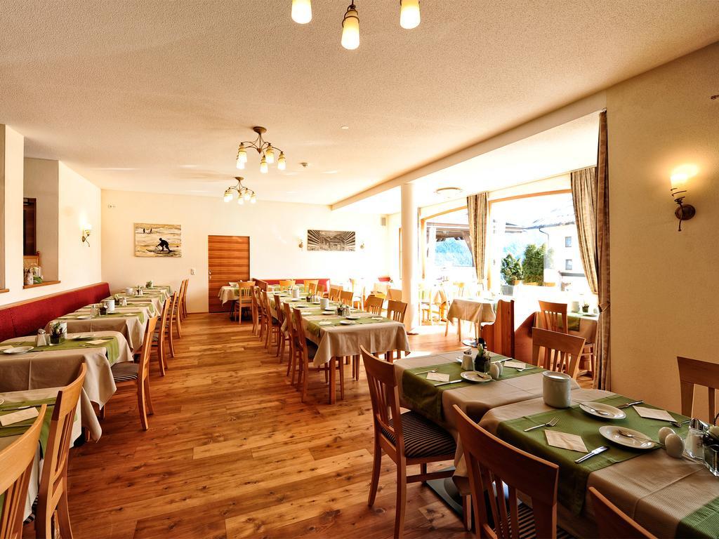 Hotel Roeck Garni Фис Екстериор снимка