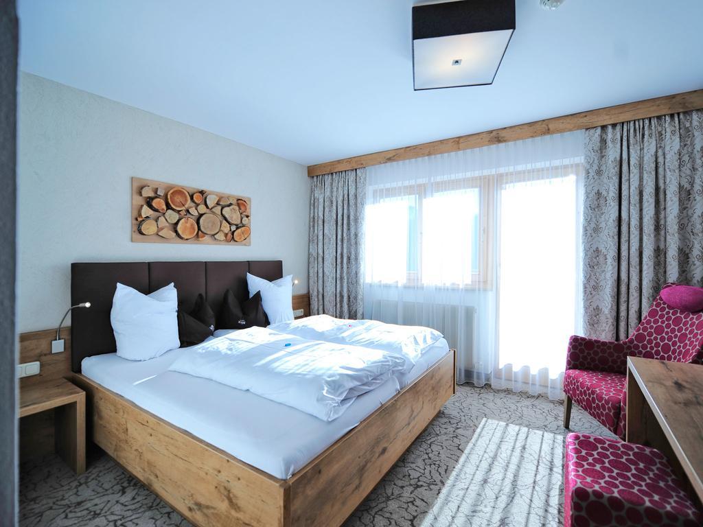 Hotel Roeck Garni Фис Екстериор снимка