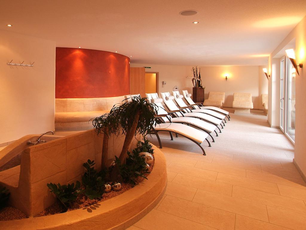 Hotel Roeck Garni Фис Екстериор снимка